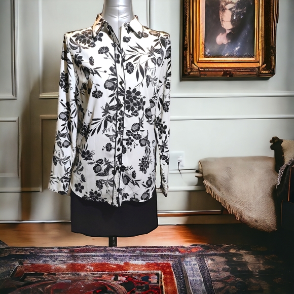 ANN TAYLOR | ✨ Black & White Floral Patterned Blouse | NWOT ✨ size 8 - Picture 9 of 9
